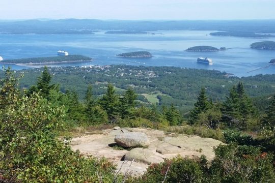 Premium Narrated Bus Tour of Bar Harbor and Acadia National Park (3.5 Hours)