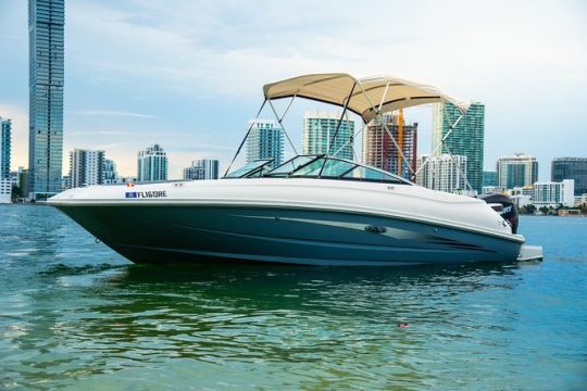 Private 4 or 6 hour Boat Rental with Captain in Fort Lauderdale!