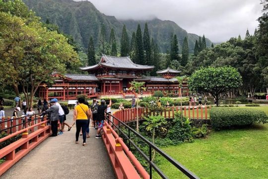 Oahu Circle Island Tour with Byodo-In Temple Admission
