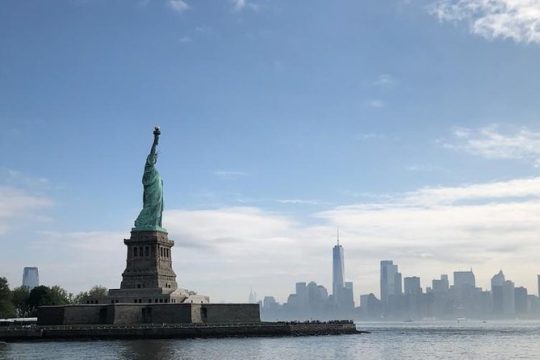 Fun Statue of Liberty and Ellis Island Tour with Energetic University Students