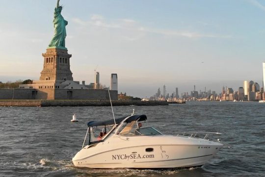 Private Luxury Sunset Boat Tour in New York City - 2 Hour