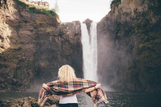 Snoqualmie Falls + Wine Tasting: All-Inclusive Small-Group Tour