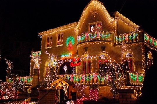 Dyker Heights Christmas Lights & Skyline View Bus Tour
