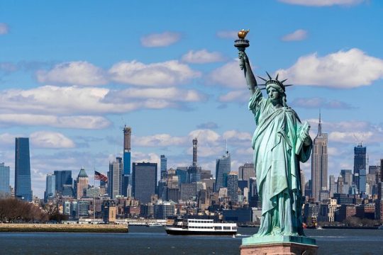 Private Statue of Liberty and Ellis Island Tour in Spanish, Italian or French