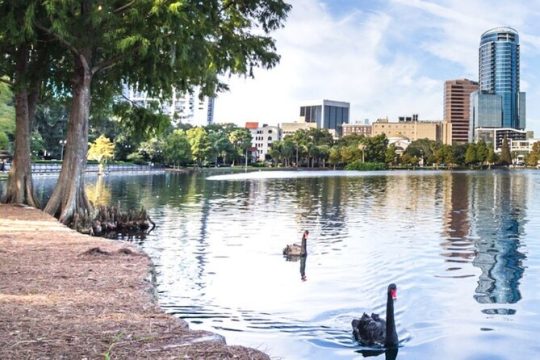 Self-Guided Walking Audio Tour around Lake Eola in Orlando