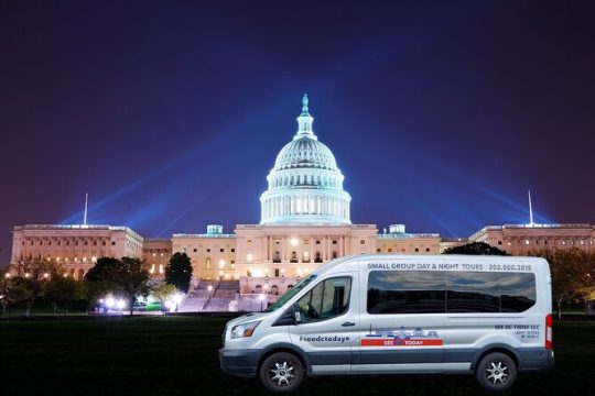 Small Group National Mall Night Tour with 10 Top Attractions