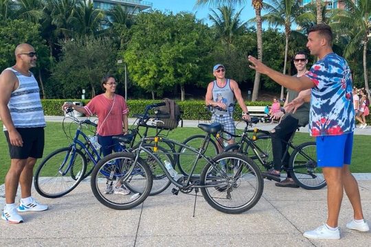 Miami Beach Art Deco, History & Crime Non-Touristy Bike Tour