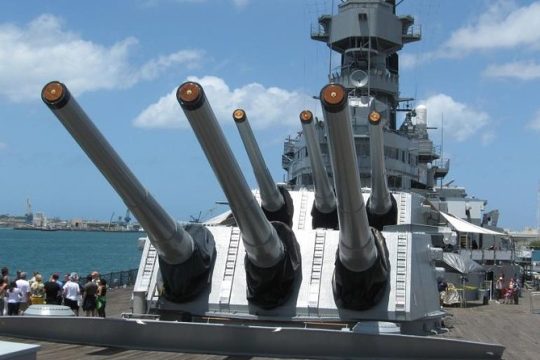 Day Trip from Maui to Oahu: Pearl Harbor & City