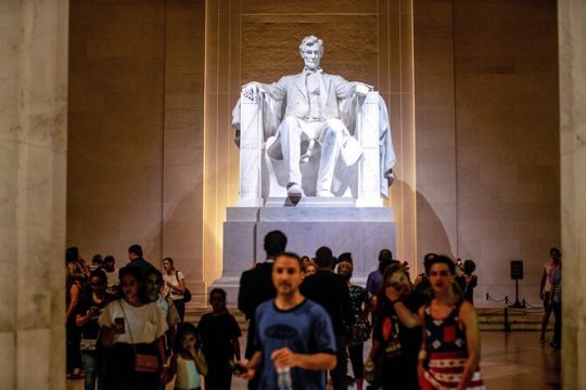 Washington DC After Dark Night Tour with Stops at 8+ Sites