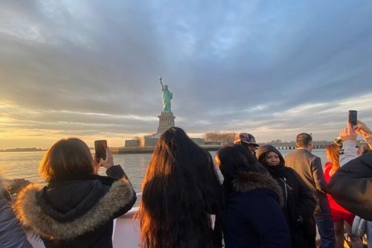 New York City Sightseeing Cruise: Statue of Liberty & Manhattan Skyline