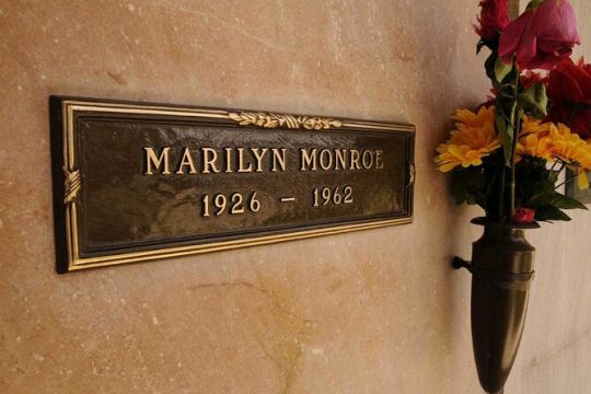 2.5-hour Hollywood Chills Tour - Celebrity Scandals and Cemeteries