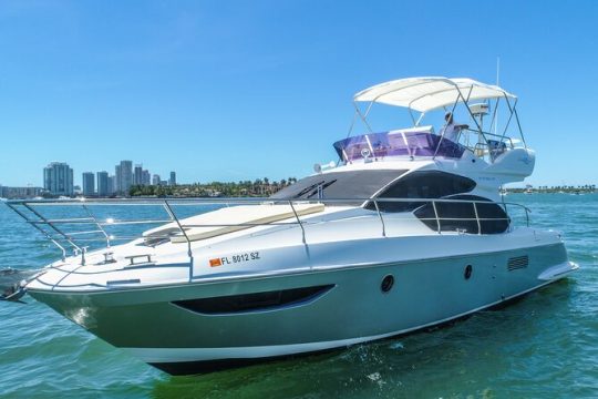 Cruise Miami in a Luxurious Azimut Flybridge Yacht