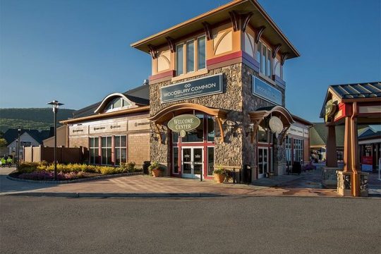 Best Woodbury Outlets Shopping 1-Day Tour from New York