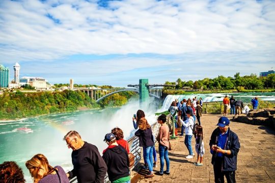 Guided Walking Tour with Maid of the Mist and Cave of the Winds