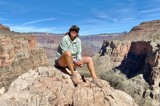 Grand Canyon Private Hike including Lunch at El Tovar