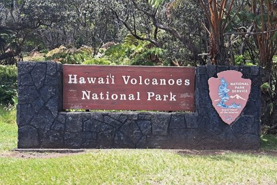 Hilo-6 Hour Private Tour-Volcanoes NP, Rainbow Falls and more.