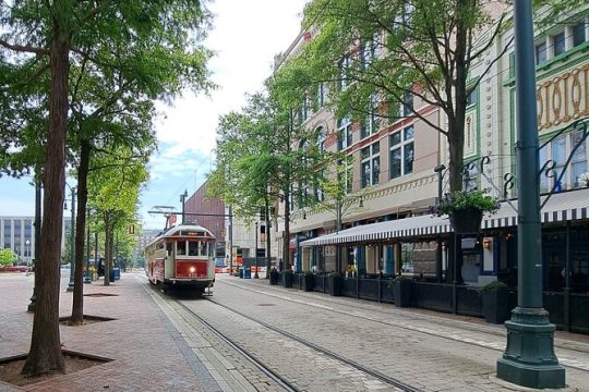 Walking and Trolley Tracks Tour in Memphis