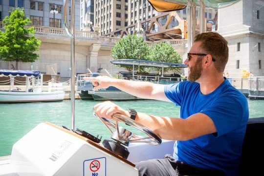 Chicago River by Private Boat Tour