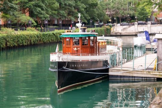 Guided Historic Small Boat River Architecture Tour in Chicago