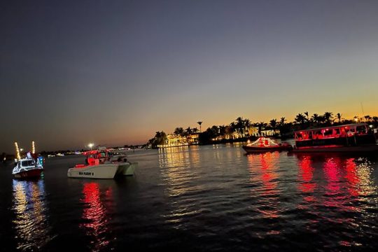 Private Holiday Light Cruise Tour and Sunset Port Royal Naples
