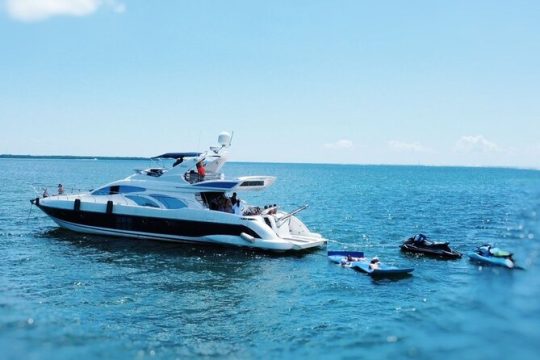 Private Azimut Tour with 2 Jet Skis in Miami Florida