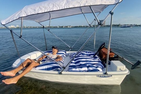 Private Picnic Experience in Miami on a Solar Powered Boat